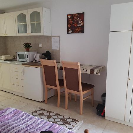 Kriszta Apartmanhaz Lejlighed Balatonlelle Eksteriør billede