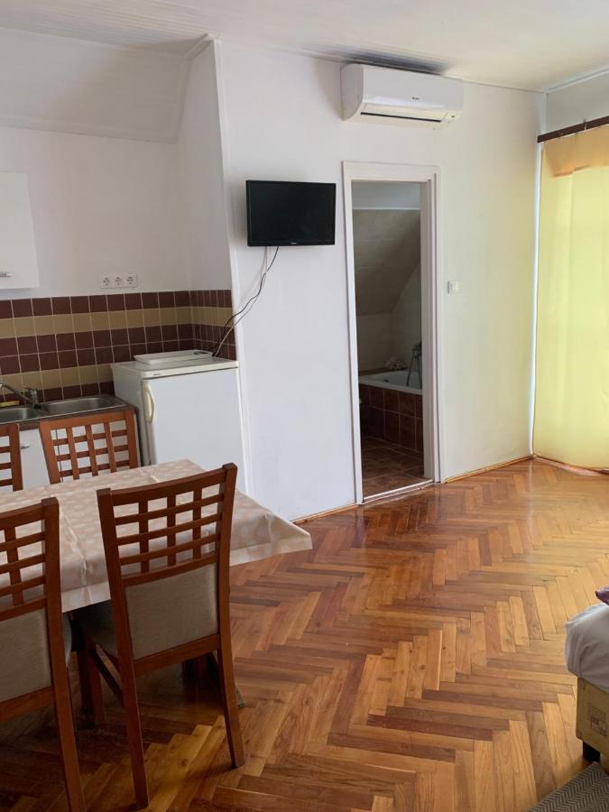 Kriszta Apartmanhaz Lejlighed Balatonlelle Eksteriør billede
